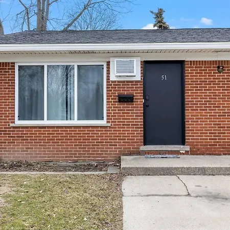 Quiet & Cozy End Unit Near Downtown Mount Clemens Appartement